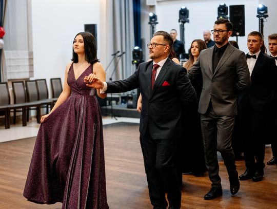 Studniówka Zespołu Szkół i Placówek Oświatowych w Zwierzyńcu - galeria zdjęć