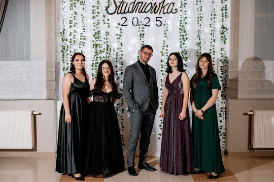 Studniówka Zespołu Szkół i Placówek Oświatowych w Zwierzyńcu - galeria zdjęć