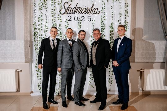 Studniówka Zespołu Szkół i Placówek Oświatowych w Zwierzyńcu - galeria zdjęć