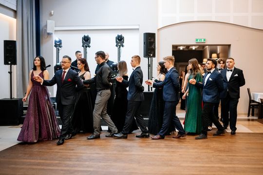 Studniówka Zespołu Szkół i Placówek Oświatowych w Zwierzyńcu - galeria zdjęć