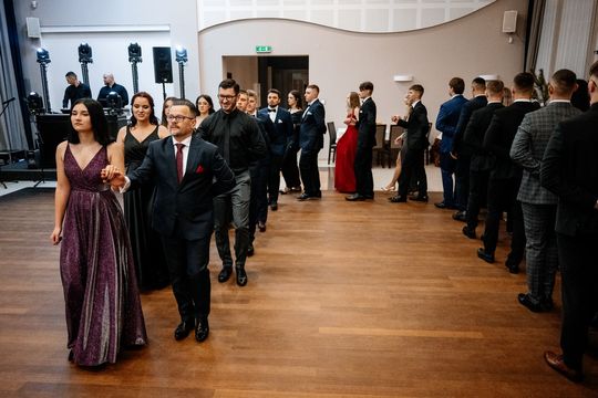 Studniówka Zespołu Szkół i Placówek Oświatowych w Zwierzyńcu - galeria zdjęć