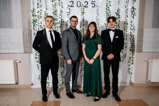 Studniówka Zespołu Szkół i Placówek Oświatowych w Zwierzyńcu - galeria zdjęć