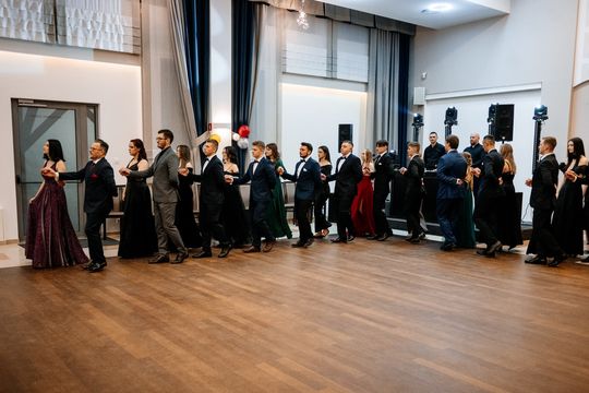 Studniówka Zespołu Szkół i Placówek Oświatowych w Zwierzyńcu - galeria zdjęć