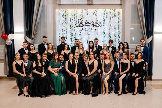 Studniówka Zespołu Szkół i Placówek Oświatowych w Zwierzyńcu - galeria zdjęć