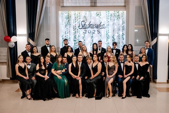 Studniówka Zespołu Szkół i Placówek Oświatowych w Zwierzyńcu - galeria zdjęć