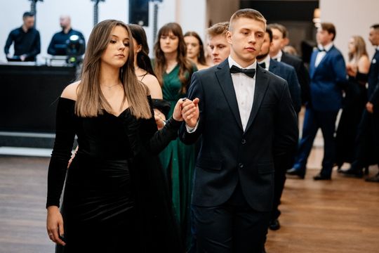 Studniówka Zespołu Szkół i Placówek Oświatowych w Zwierzyńcu - galeria zdjęć