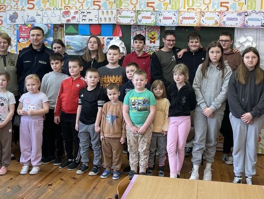 Tomaszowscy policjanci mówią o bezpiecznych feriach [ZDJĘCIA]