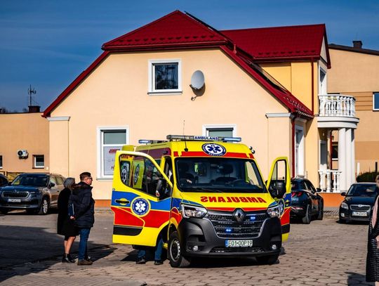 Nowa karetka w Szpitalu Powiatowym w Tomaszowie Lubelskim - galeria zdjęć