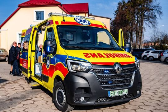 Nowa karetka w Szpitalu Powiatowym w Tomaszowie Lubelskim - galeria zdjęć
