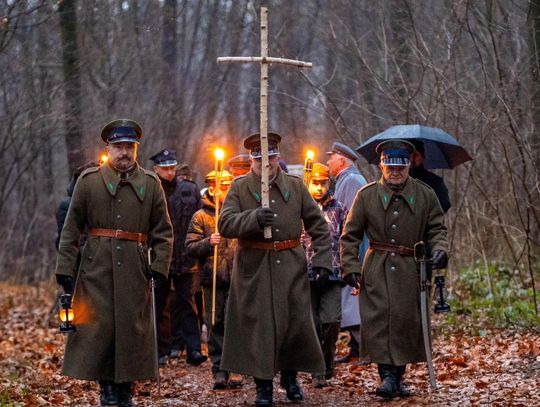 Tomaszów Lub.: Droga Krzyżowa w intencji Żołnierzy Wyklętych [ZDJĘCIA]