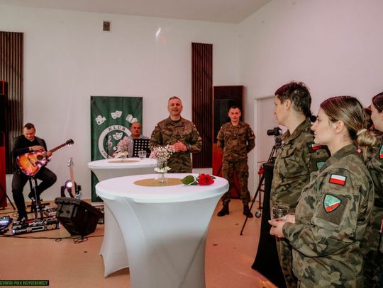 Dzień Kobiet w Klubie 2 Hrubieszowskiego Pułku Rozpoznawczego - galeria zdjęć