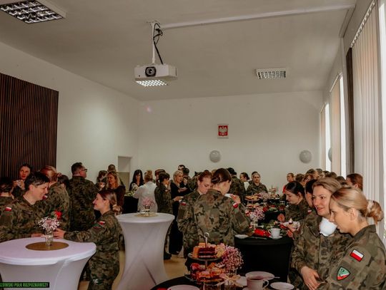 Dzień Kobiet w Klubie 2 Hrubieszowskiego Pułku Rozpoznawczego - galeria zdjęć