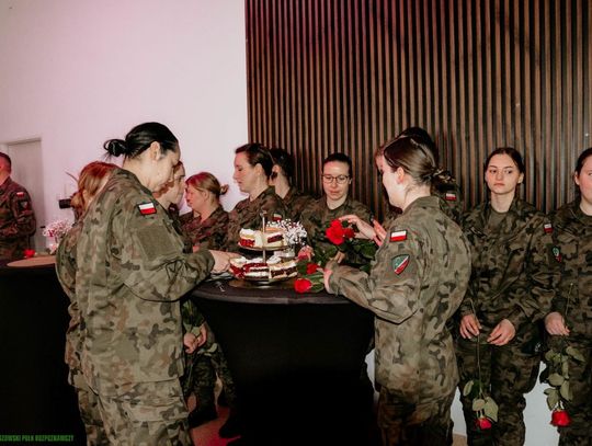 Dzień Kobiet w Klubie 2 Hrubieszowskiego Pułku Rozpoznawczego - galeria zdjęć