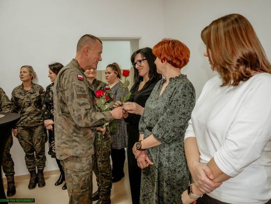 Dzień Kobiet w Klubie 2 Hrubieszowskiego Pułku Rozpoznawczego - galeria zdjęć