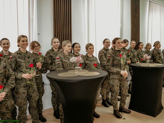 Dzień Kobiet w Klubie 2 Hrubieszowskiego Pułku Rozpoznawczego - galeria zdjęć