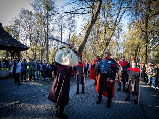 Misterium Męki Pańskiej w Zwierzyńcu - galeria zdjeć