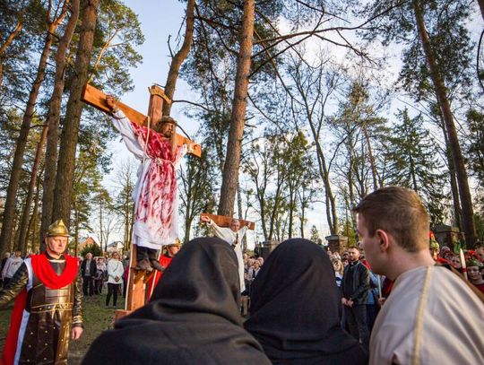 Misterium Męki Pańskiej w Zwierzyńcu - galeria zdjeć