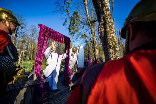 Misterium Męki Pańskiej w Zwierzyńcu - galeria zdjeć