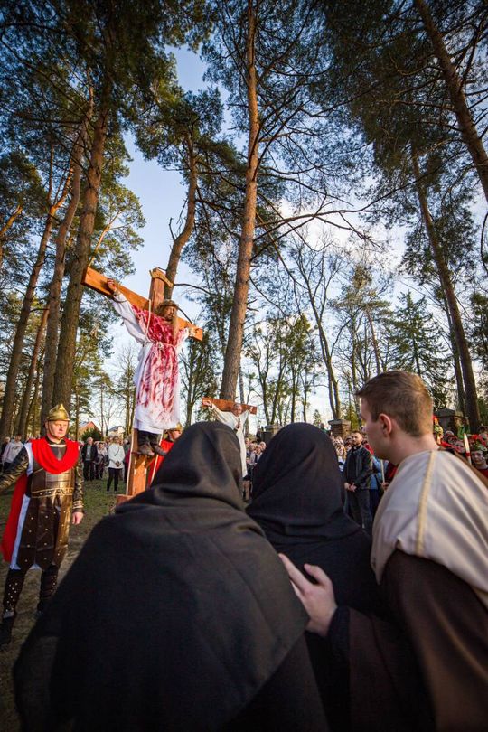 Misterium Męki Pańskiej w Zwierzyńcu - galeria zdjeć