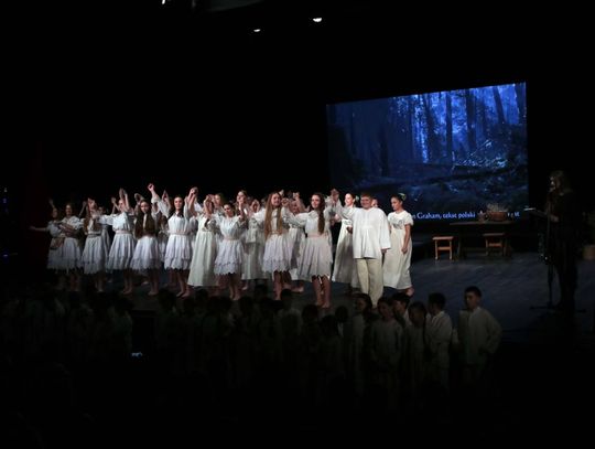 „Topielica i Szeptucha” na scenie Hrubieszowskiego Domu Kultury - galeria zdjęć