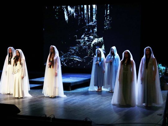 „Topielica i Szeptucha” na scenie Hrubieszowskiego Domu Kultury - galeria zdjęć