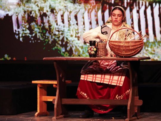„Topielica i Szeptucha” na scenie Hrubieszowskiego Domu Kultury - galeria zdjęć