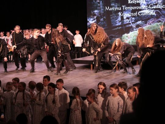 „Topielica i Szeptucha” na scenie Hrubieszowskiego Domu Kultury - galeria zdjęć