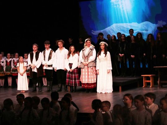 „Topielica i Szeptucha” na scenie Hrubieszowskiego Domu Kultury - galeria zdjęć