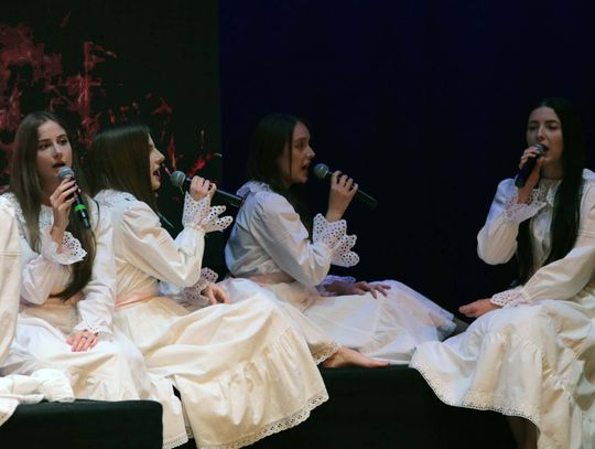 „Topielica i Szeptucha” na scenie Hrubieszowskiego Domu Kultury - galeria zdjęć