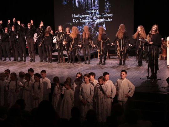 „Topielica i Szeptucha” na scenie Hrubieszowskiego Domu Kultury - galeria zdjęć
