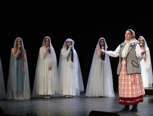 „Topielica i Szeptucha” na scenie Hrubieszowskiego Domu Kultury - galeria zdjęć