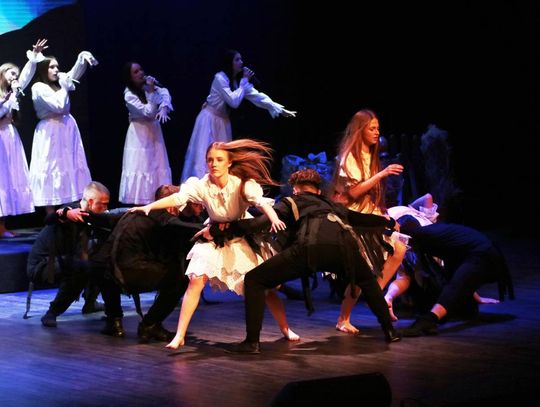 „Topielica i Szeptucha” na scenie Hrubieszowskiego Domu Kultury - galeria zdjęć