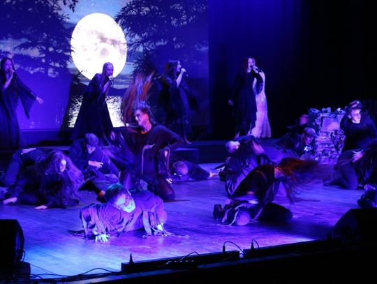 „Topielica i Szeptucha” na scenie Hrubieszowskiego Domu Kultury - galeria zdjęć