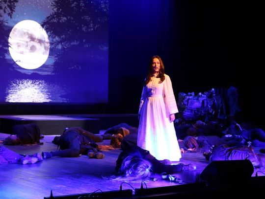 „Topielica i Szeptucha” na scenie Hrubieszowskiego Domu Kultury - galeria zdjęć