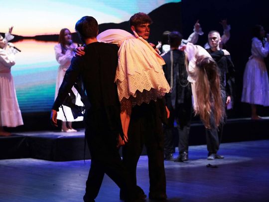 „Topielica i Szeptucha” na scenie Hrubieszowskiego Domu Kultury - galeria zdjęć