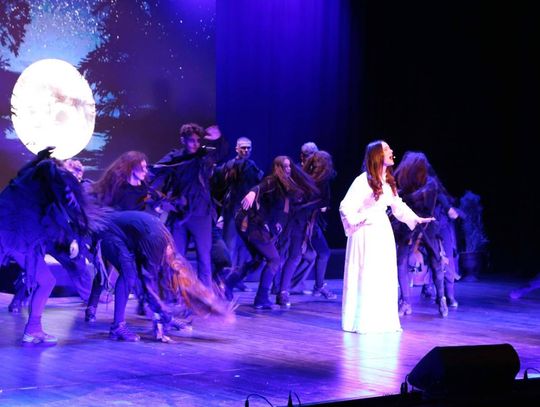 „Topielica i Szeptucha” na scenie Hrubieszowskiego Domu Kultury - galeria zdjęć