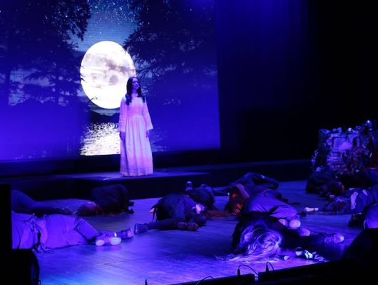 „Topielica i Szeptucha” na scenie Hrubieszowskiego Domu Kultury - galeria zdjęć