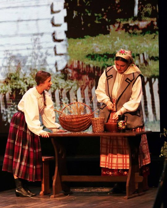 „Topielica i Szeptucha” na scenie Hrubieszowskiego Domu Kultury - galeria zdjęć