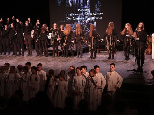 „Topielica i Szeptucha” na scenie Hrubieszowskiego Domu Kultury - galeria zdjęć