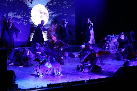 „Topielica i Szeptucha” na scenie Hrubieszowskiego Domu Kultury - galeria zdjęć