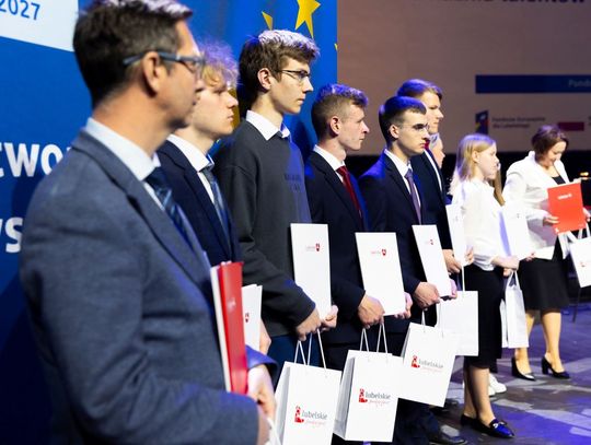 Stypendia dla uczniów z woj. lubelskiego rozdane [ZDJĘCIA]