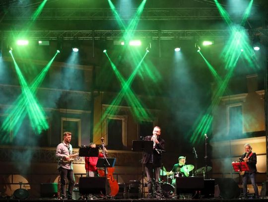 Koncert Jazz Brothers na Rynku Wielkim w Zamościu - galeria zdjec