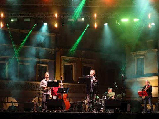 Koncert Jazz Brothers na Rynku Wielkim w Zamościu - galeria zdjec