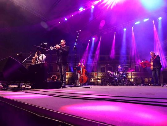 Koncert Jazz Brothers na Rynku Wielkim w Zamościu - galeria zdjec