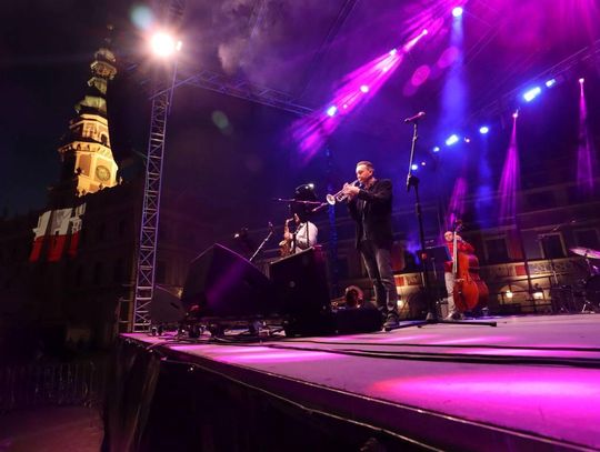 Koncert Jazz Brothers na Rynku Wielkim w Zamościu - galeria zdjec
