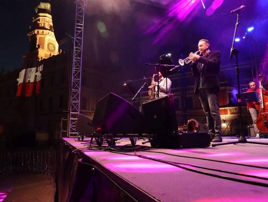 Koncert Jazz Brothers na Rynku Wielkim w Zamościu - galeria zdjec