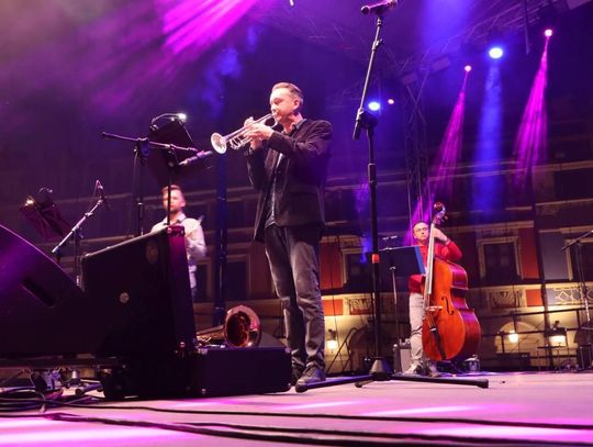 Koncert Jazz Brothers na Rynku Wielkim w Zamościu - galeria zdjec