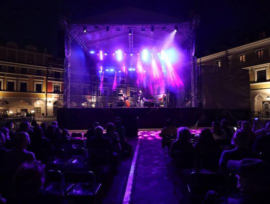Koncert Jazz Brothers na Rynku Wielkim w Zamościu - galeria zdjec