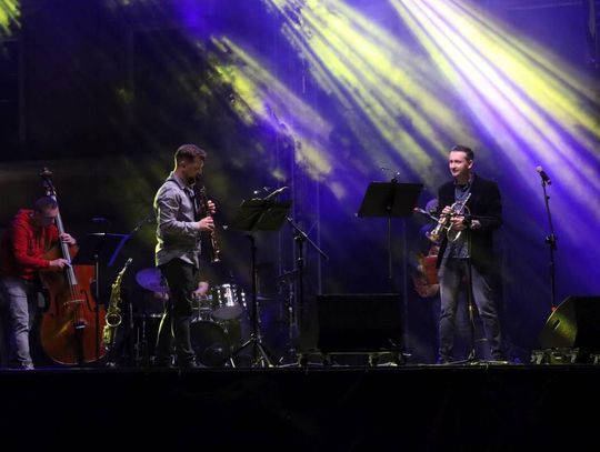 Koncert Jazz Brothers na Rynku Wielkim w Zamościu - galeria zdjec