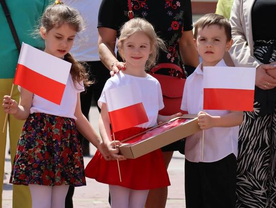 Zamość: Dzień Flagi Rzeczypospolitej Polskiej na Rynku Wielkim [ZDJĘCIA]
